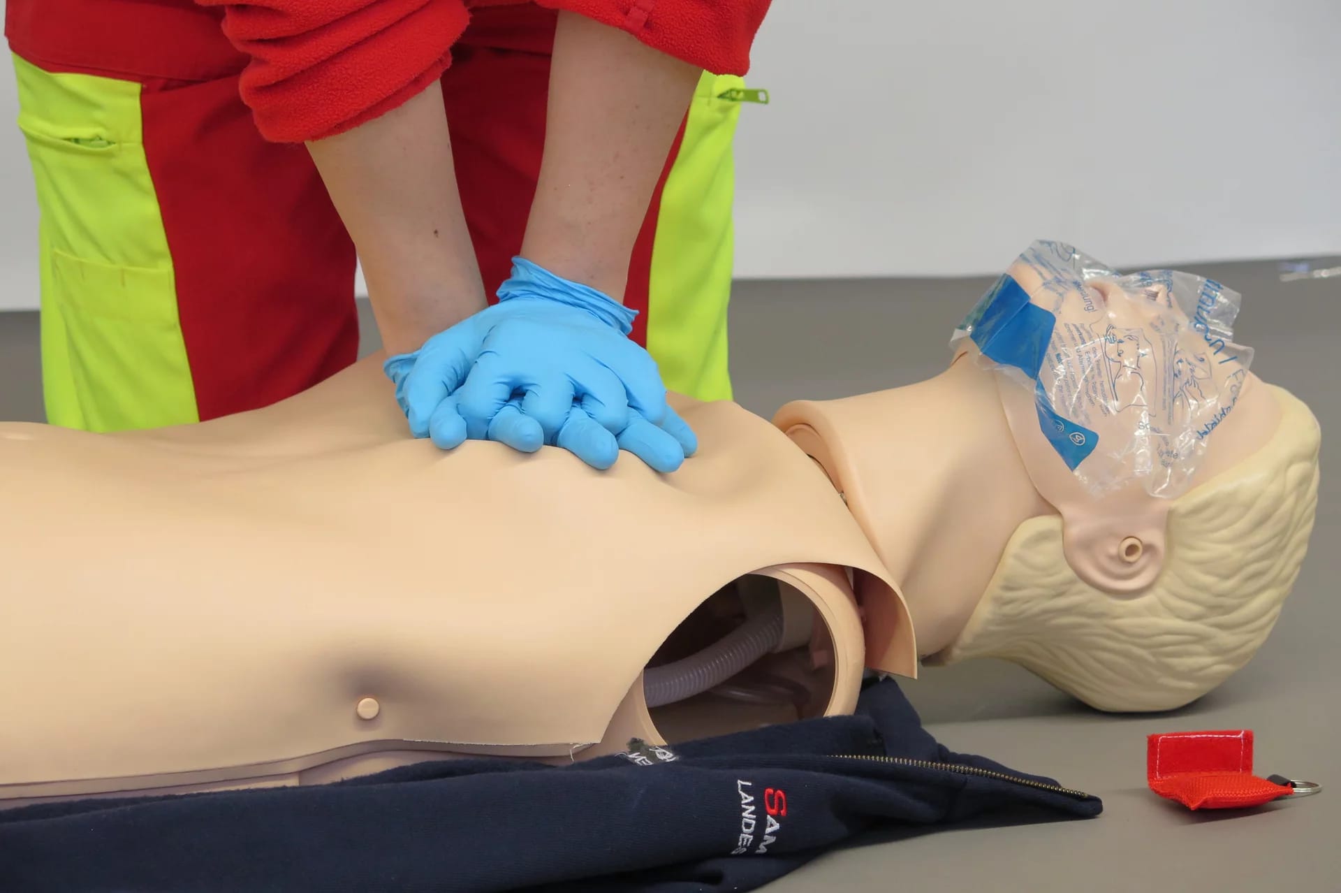 Erste-Hilfe Kurs München für Firmen-Retreats: Teambuilding mit Sicherheit