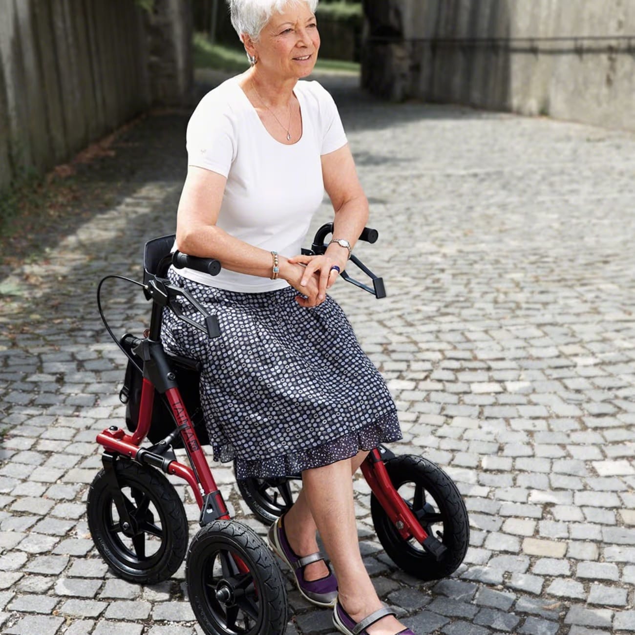 Der Outdoor-Rollator mit Luftbereifung – Ihr idealer Begleiter für jedes Terrain