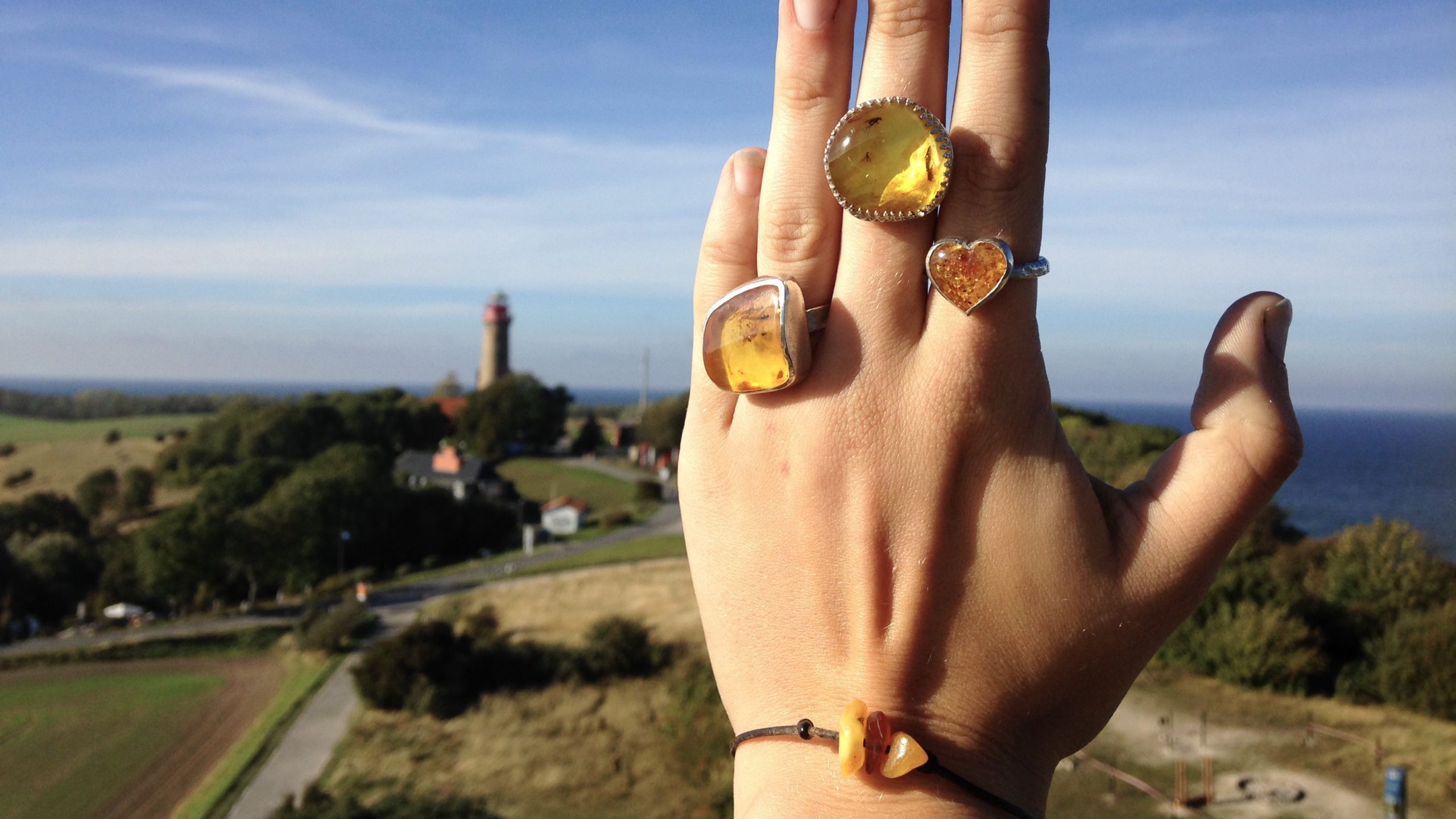 Polens neue Künstler und ihre Liebe zum Bernsteinschmuck