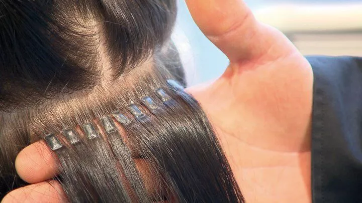 Der Geheime Zauber: Tape Extensions für verführerisches Haar