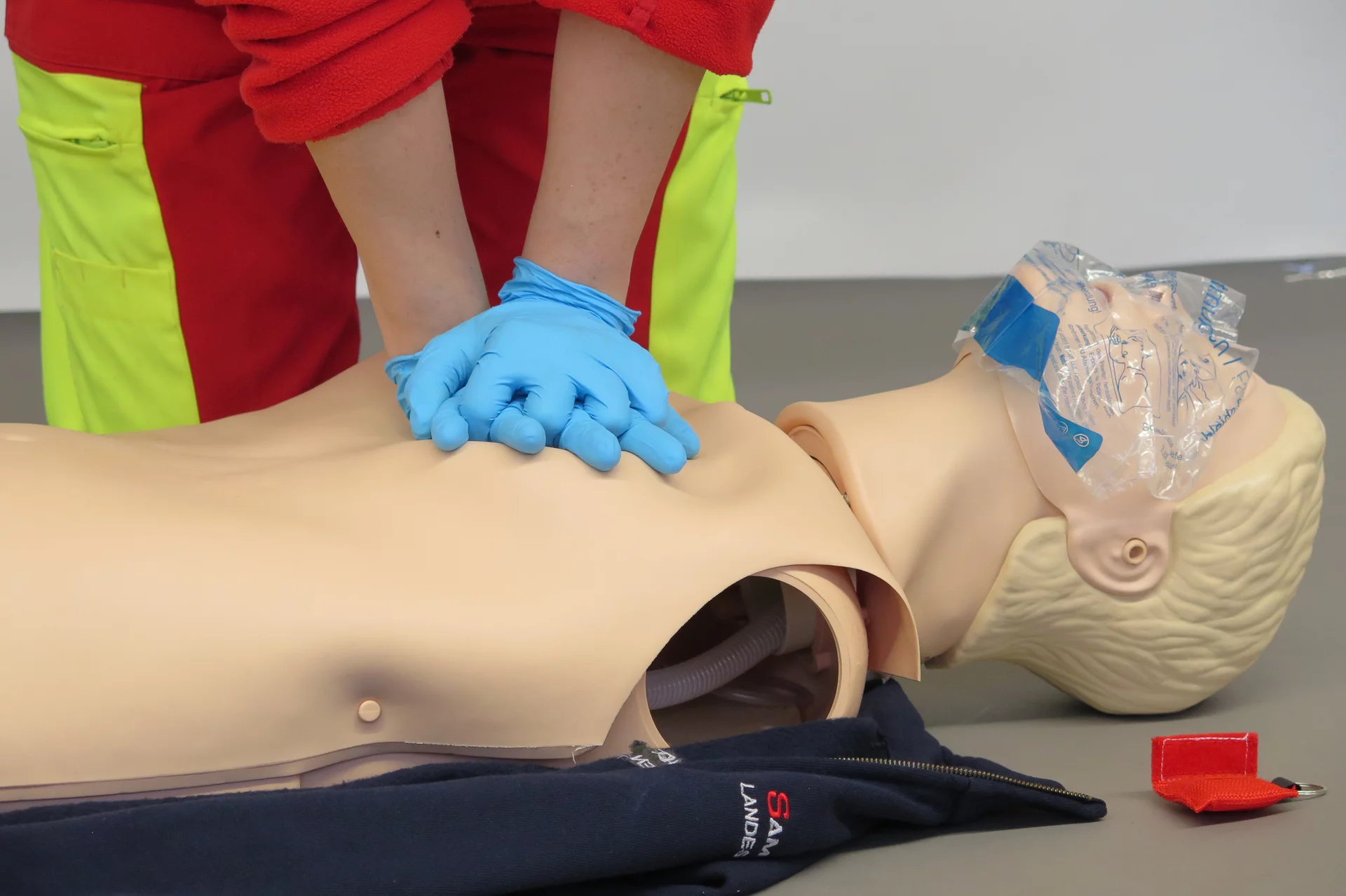 Erste-Hilfe Kurs München für Firmen-Retreats: Teambuilding mit Sicherheit