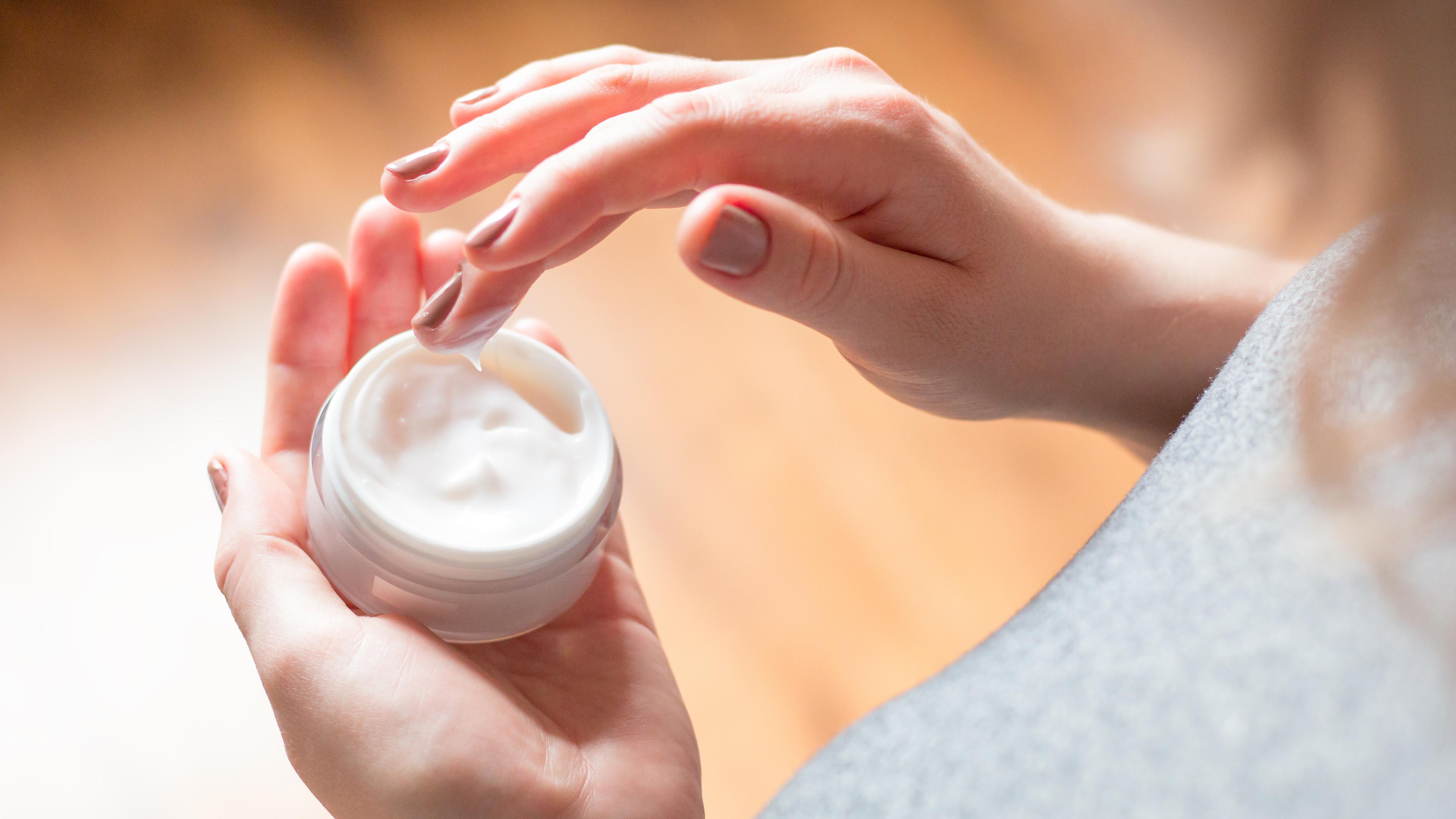 Empower Your Skin: Die Essenz der Gesichtscreme