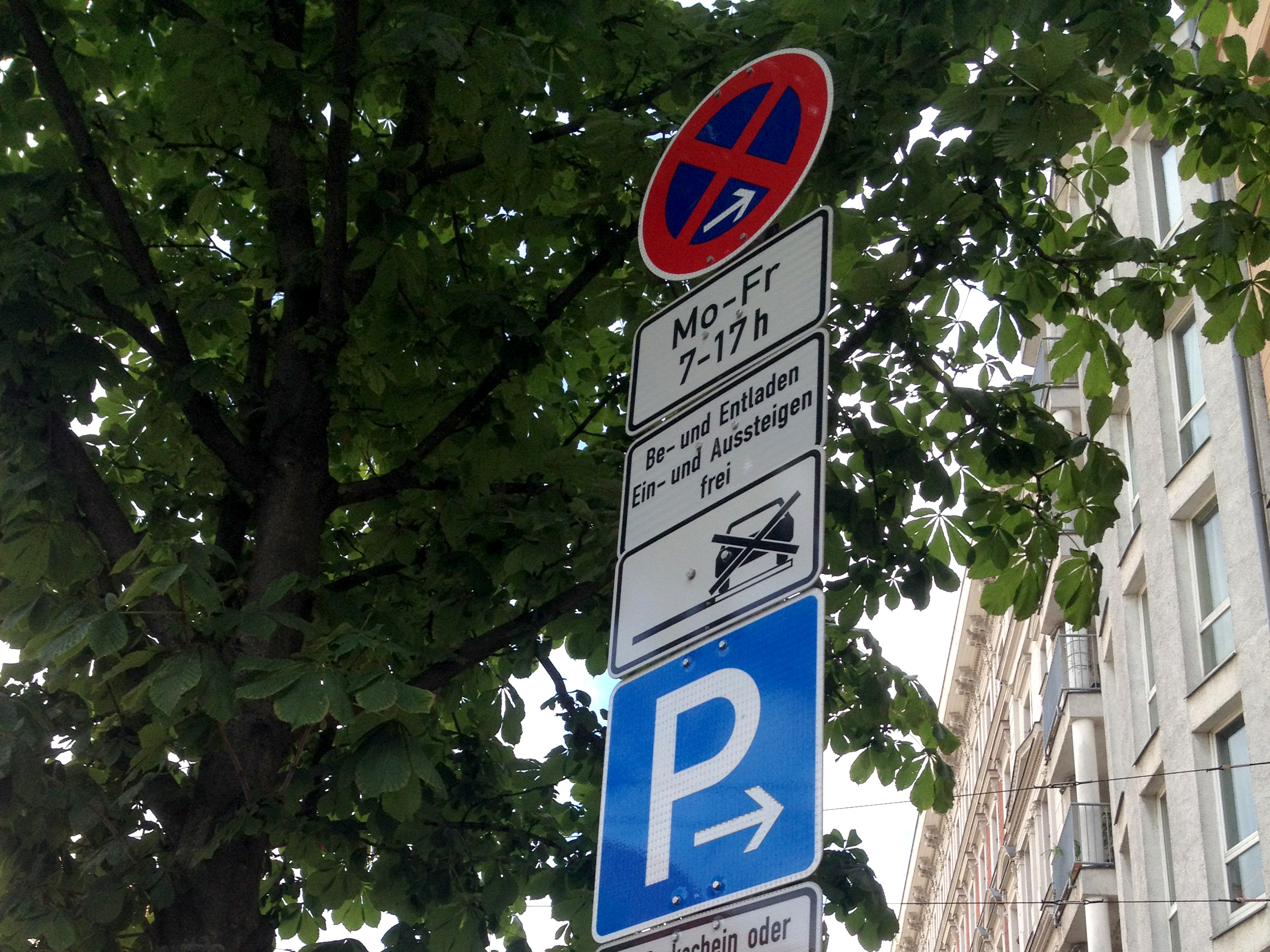 Halteverbotschilder: Regelkonformes Parken für sicheren Verkehrsfluss